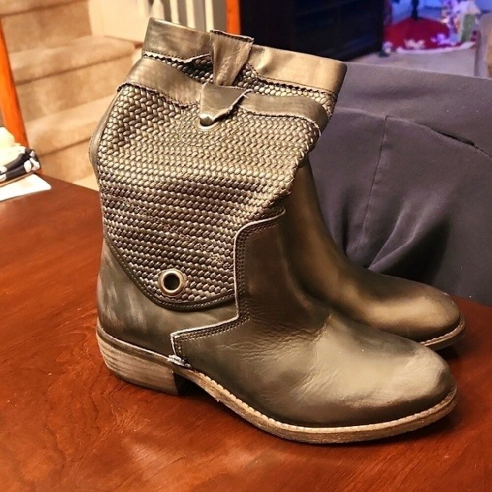 Taos Women's Black Leather Boots Size 37 (US 6) With Flaw